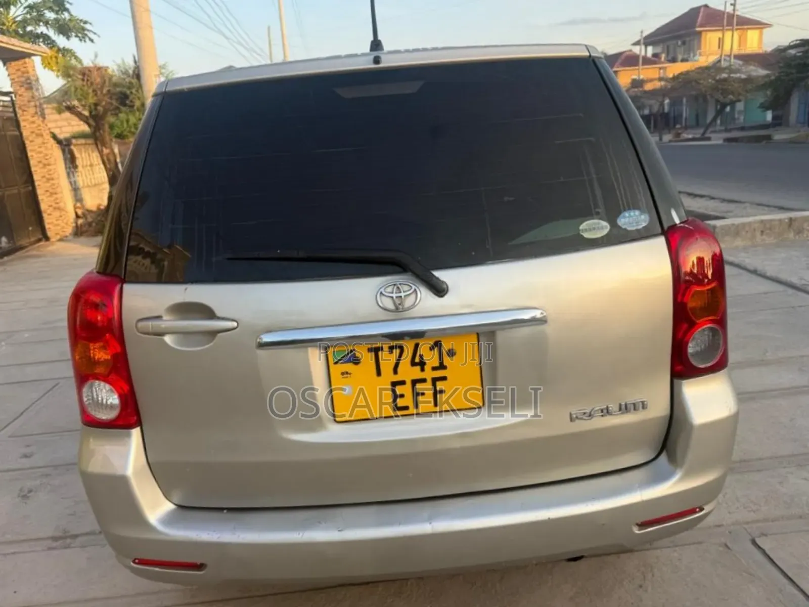 Toyota Raum 2004 Gold