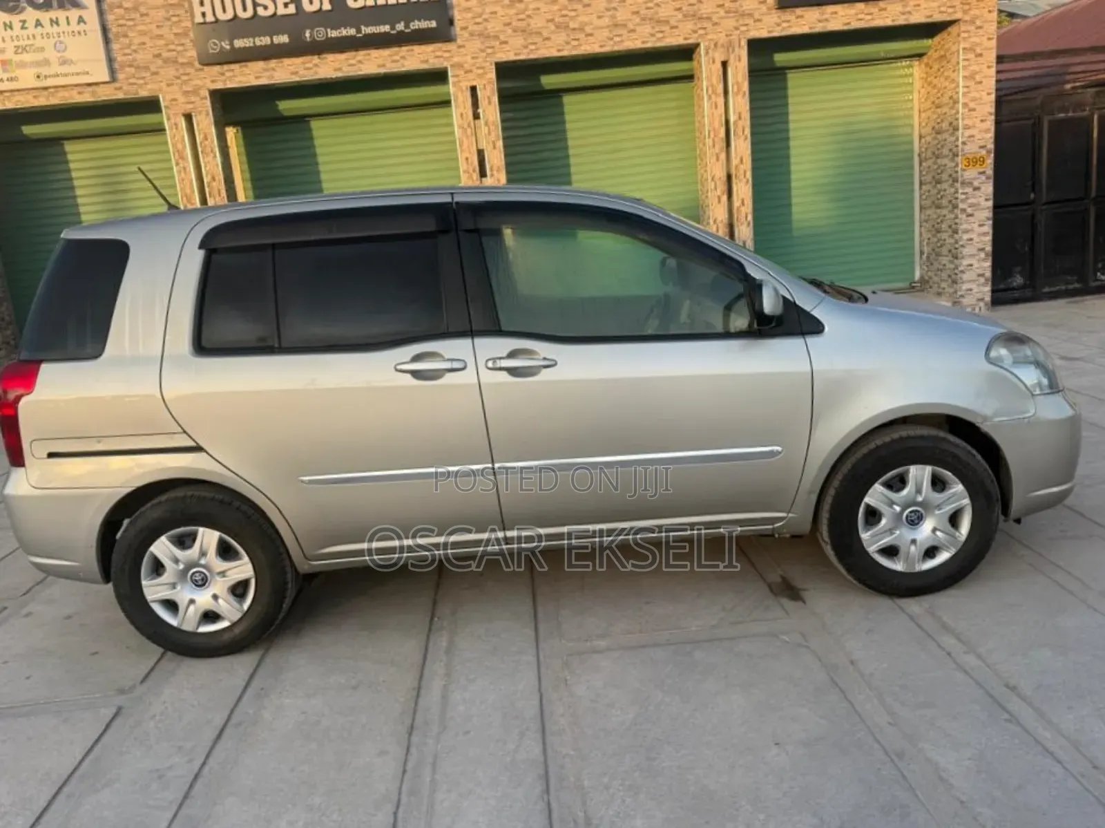 Toyota Raum 2004 Gold