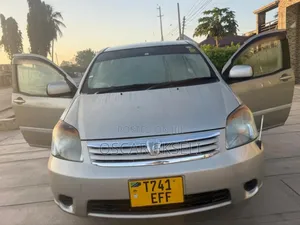 Toyota Raum 2004 Gold
