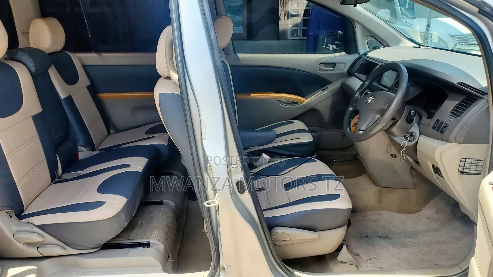 Toyota ISIS 2005 Silver
