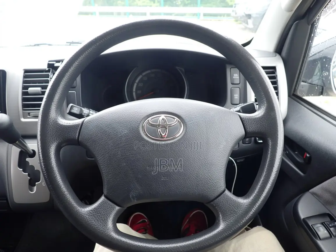 Toyota HiAce 2005 Grey