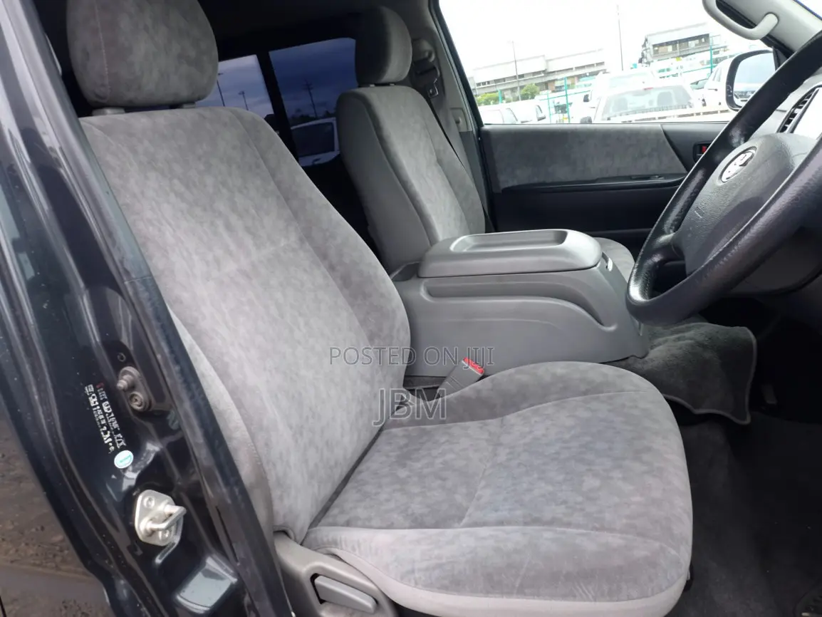 Toyota HiAce 2005 Grey