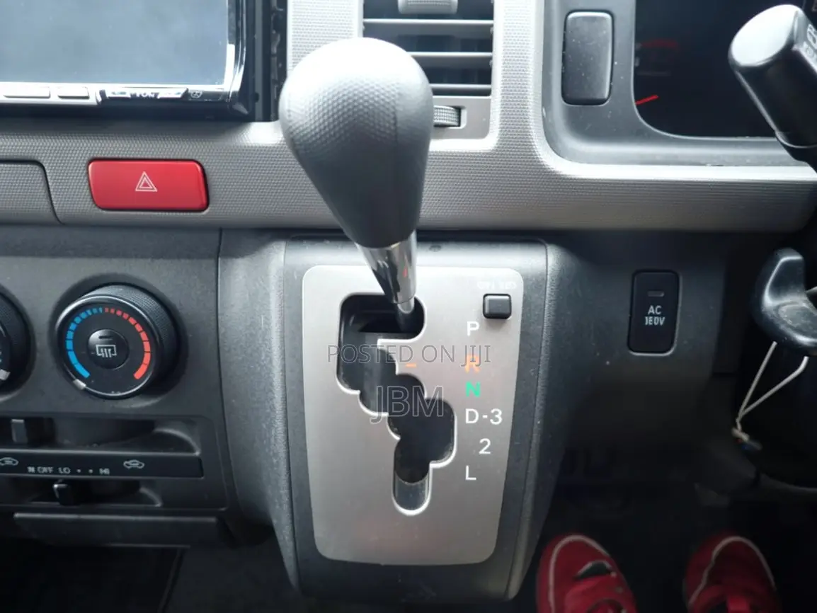Toyota HiAce 2005 Grey