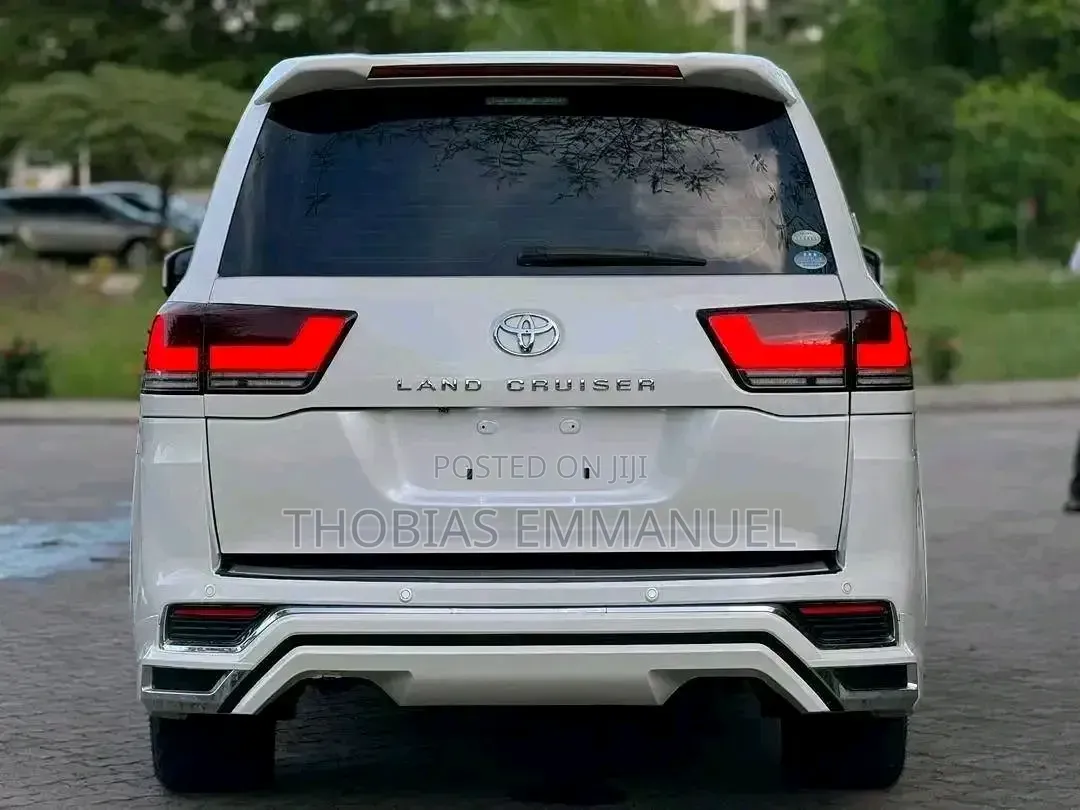 Toyota Land Cruiser 2023 White