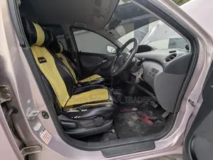 Toyota Vitz 2002 Silver