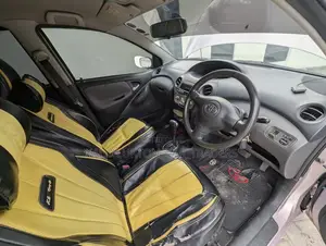 Toyota Vitz 2002 Silver