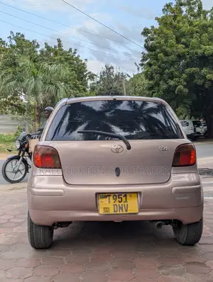 Toyota Vitz 2002 Silver