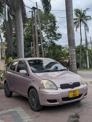 Toyota Vitz 2002 Silver