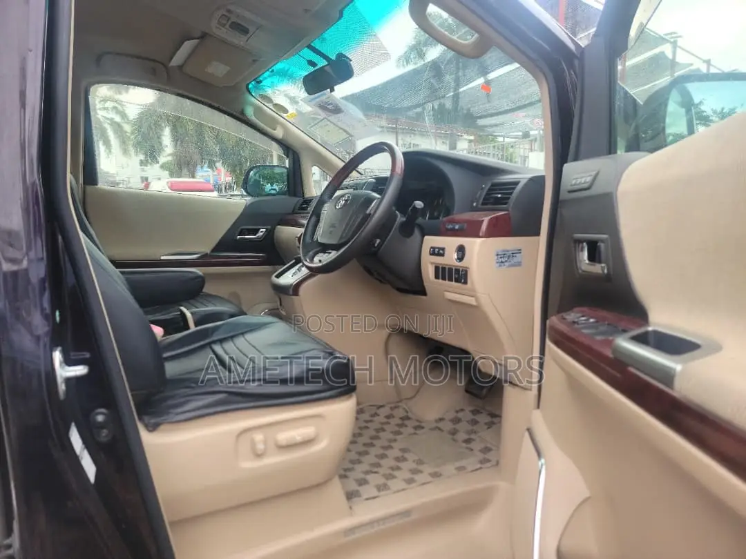 Toyota Alphard 2009 Maroon
