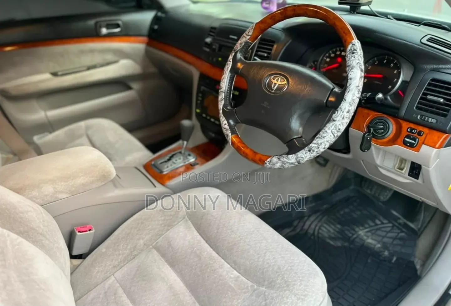 Toyota Mark II 2000 Silver