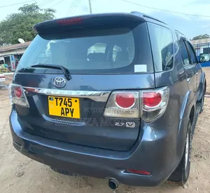 Toyota Fortuner 2007 Gray