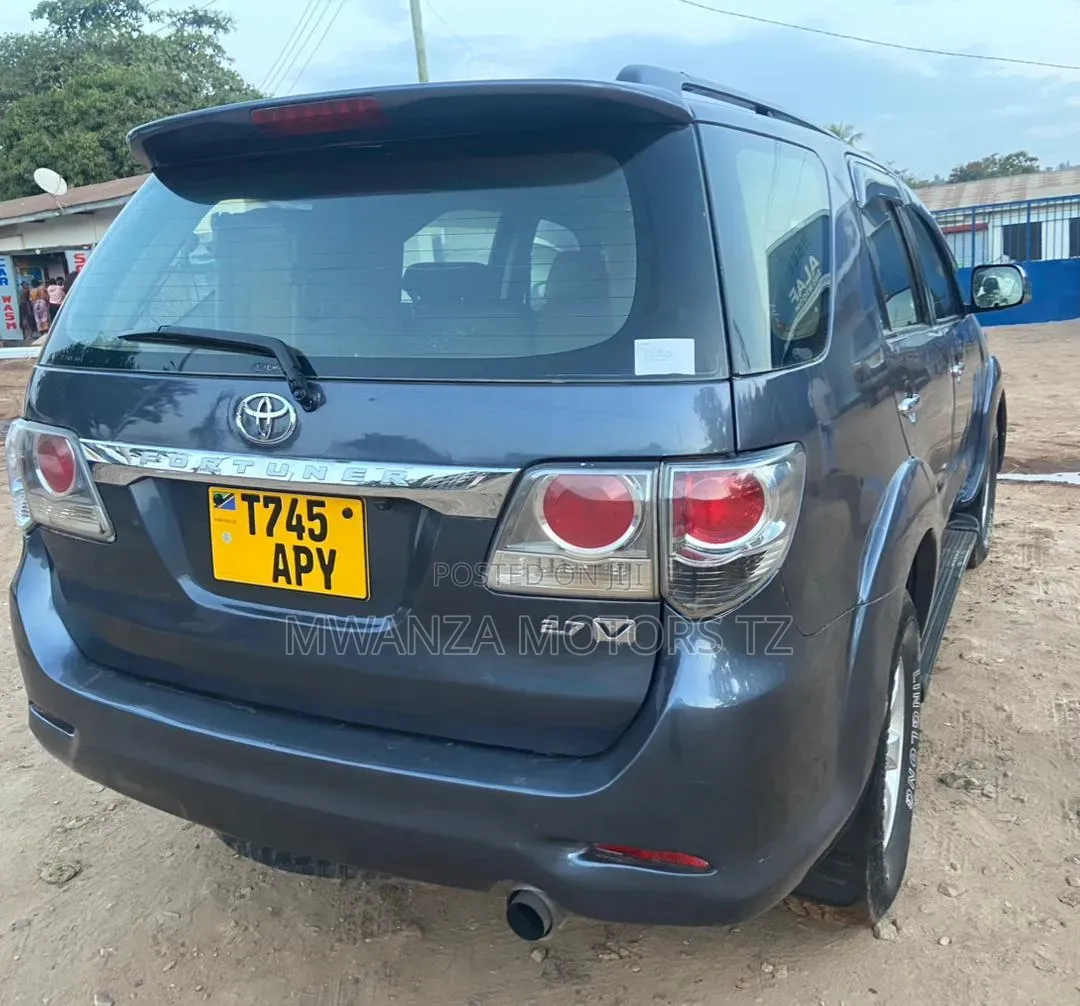 Toyota Fortuner 2007 Gray