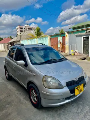 Toyota Vitz 2005 Silver
