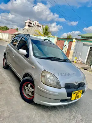 Toyota Vitz 2005 Silver