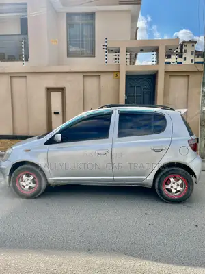 Toyota Vitz 2005 Silver