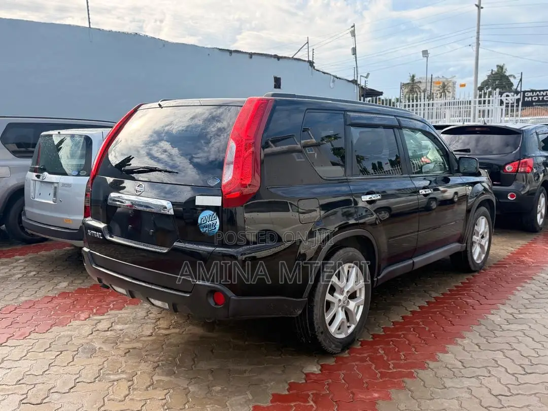 Nissan X-Trail 2.0 Petrol FWD 2013 Black