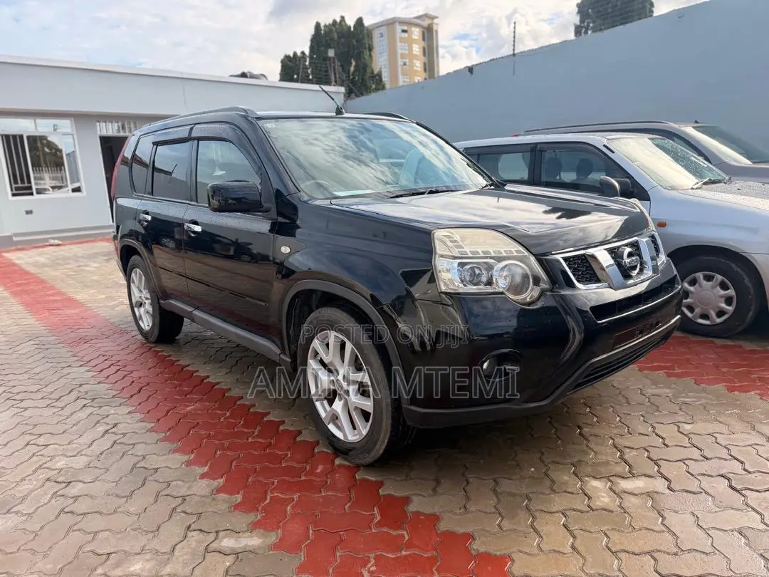 Nissan X-Trail 2.0 Petrol FWD 2013 Black