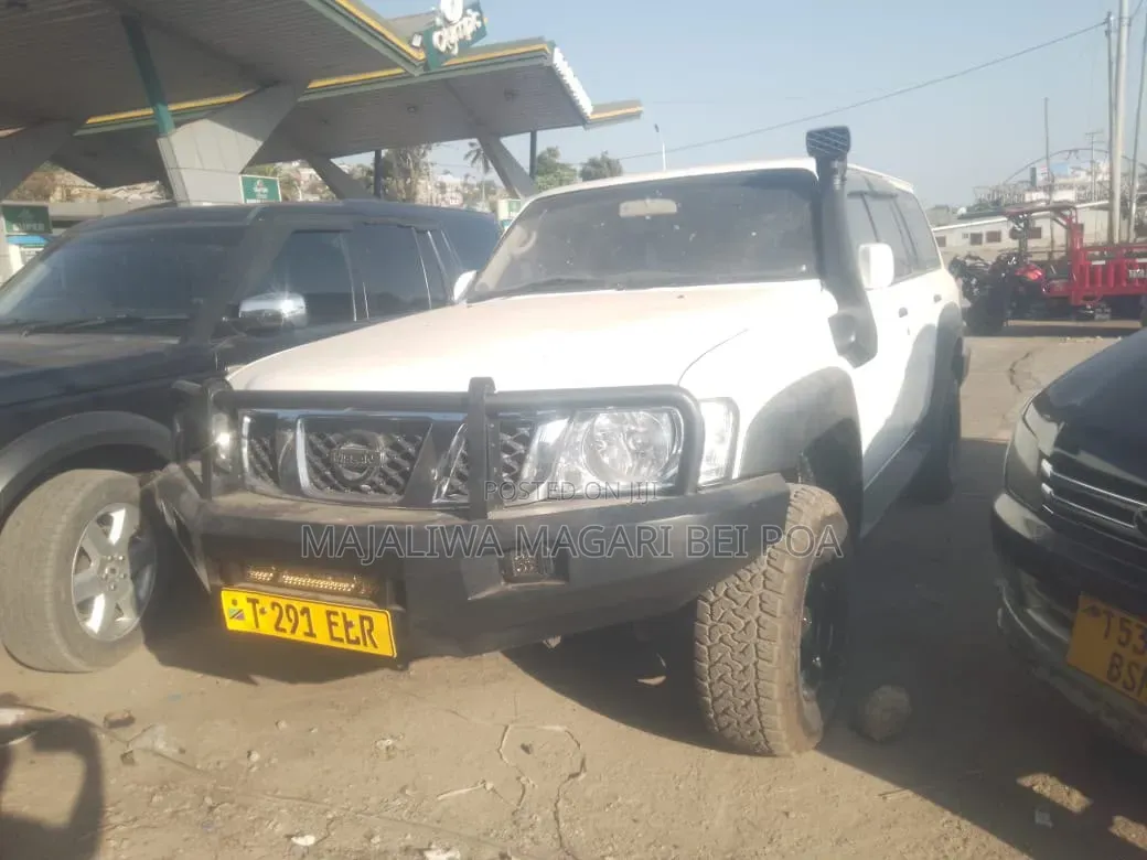 Nissan Patrol 2008 White