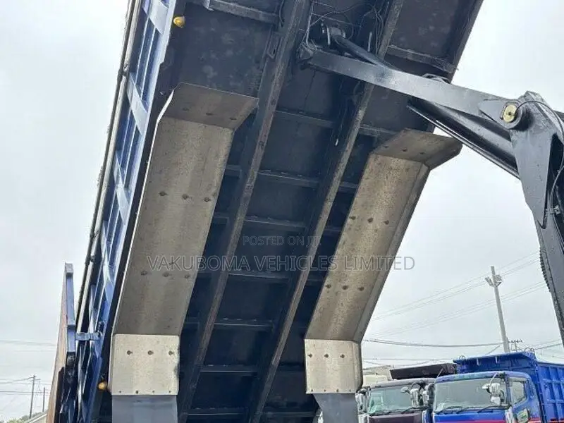 Isuzu Giga Truck