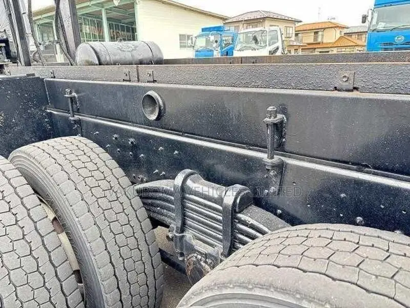 Isuzu Giga Truck