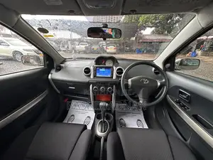 Toyota IST 2005 Gold