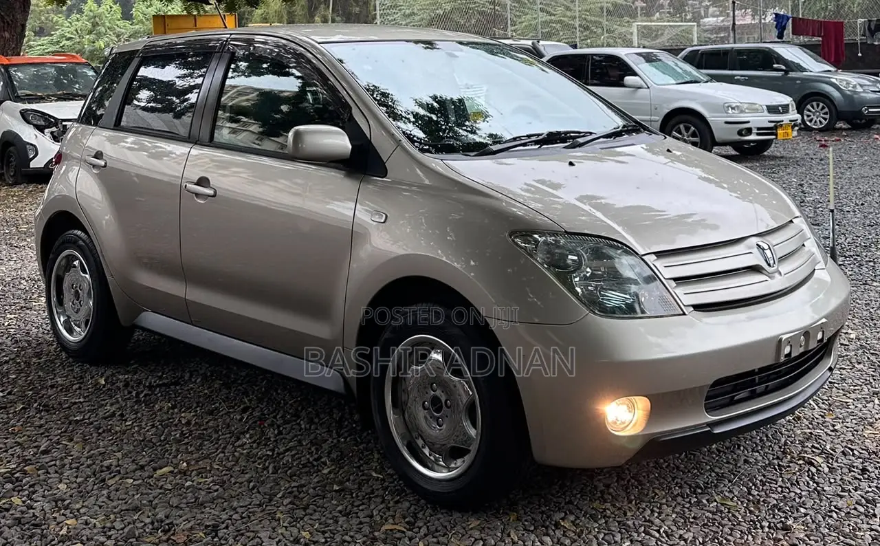 Toyota IST 2005 Gold