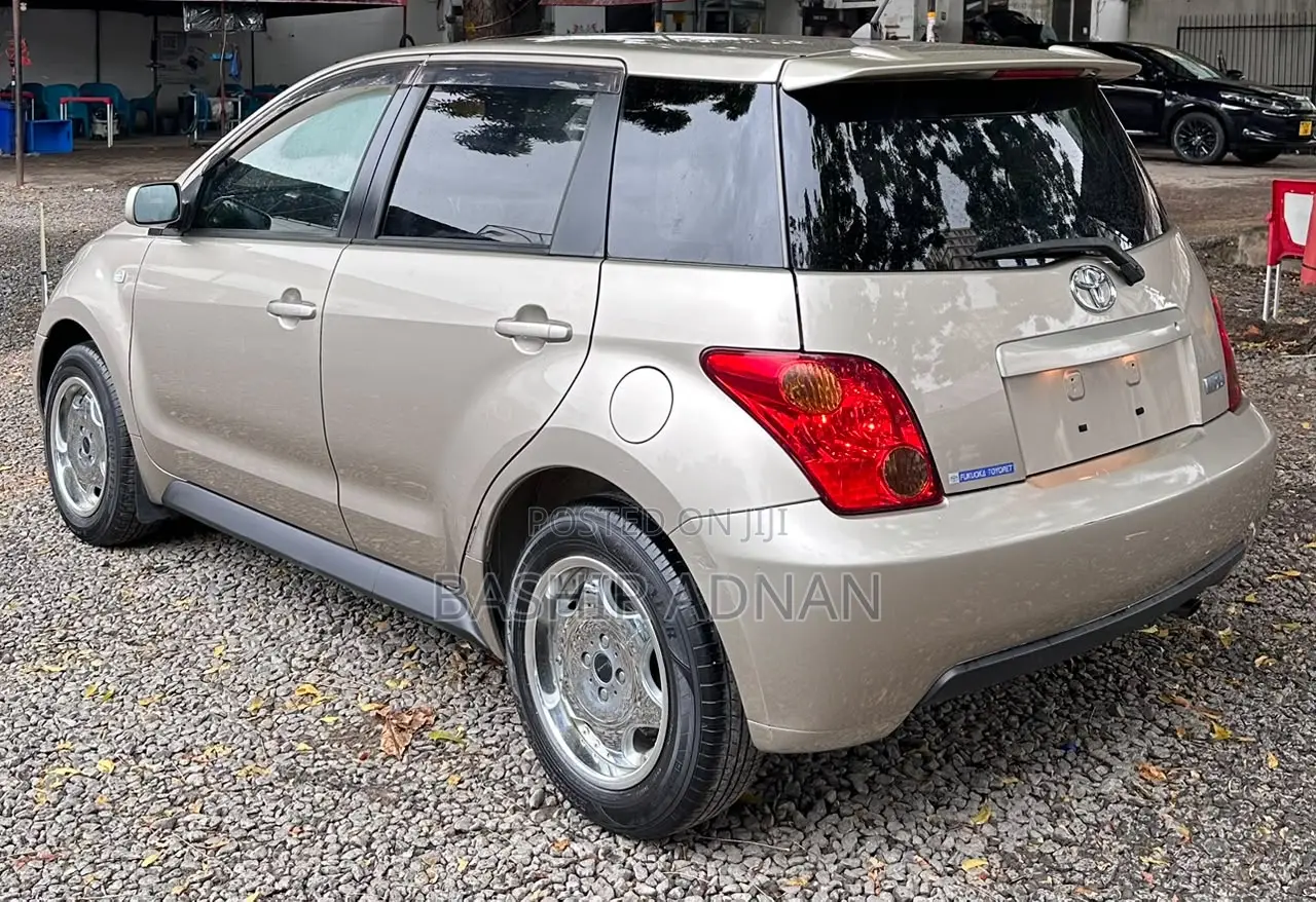 Toyota IST 2005 Gold