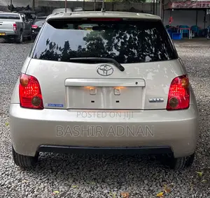 Toyota IST 2005 Gold