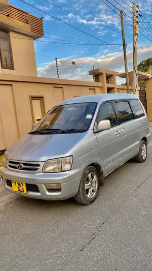 Toyota Noah 2001