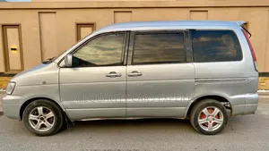 Toyota Noah 2001