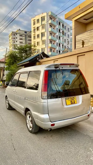 Toyota Noah 2001