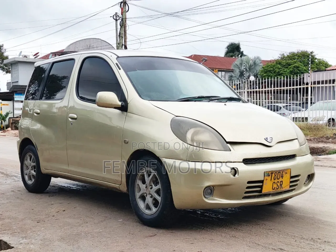Toyota Fun Cargo 2004 Gold