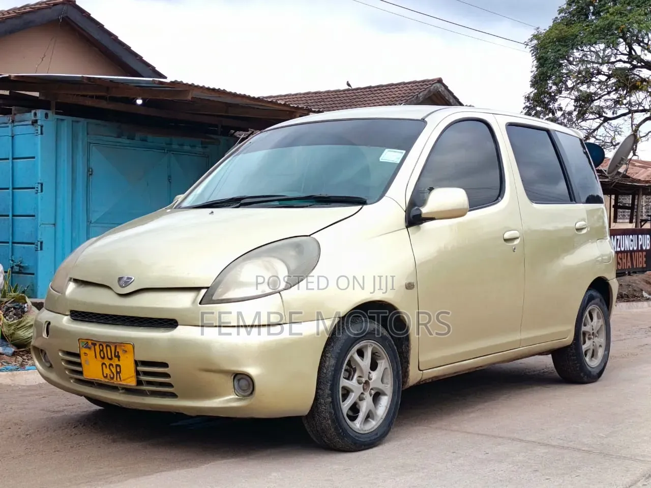 Toyota Fun Cargo 2004 Gold