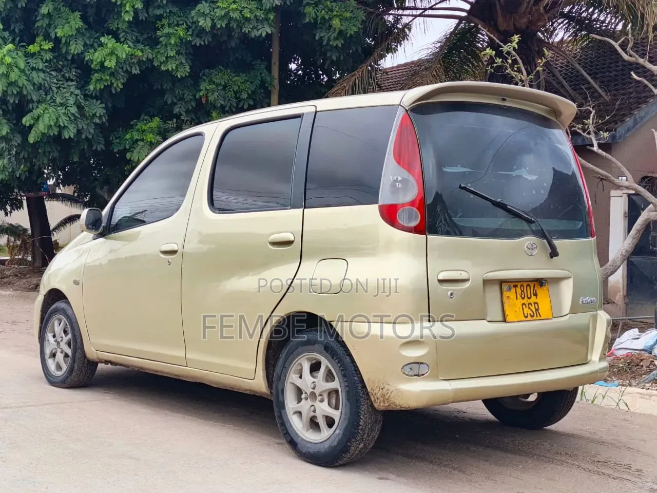 Toyota Fun Cargo 2004 Gold