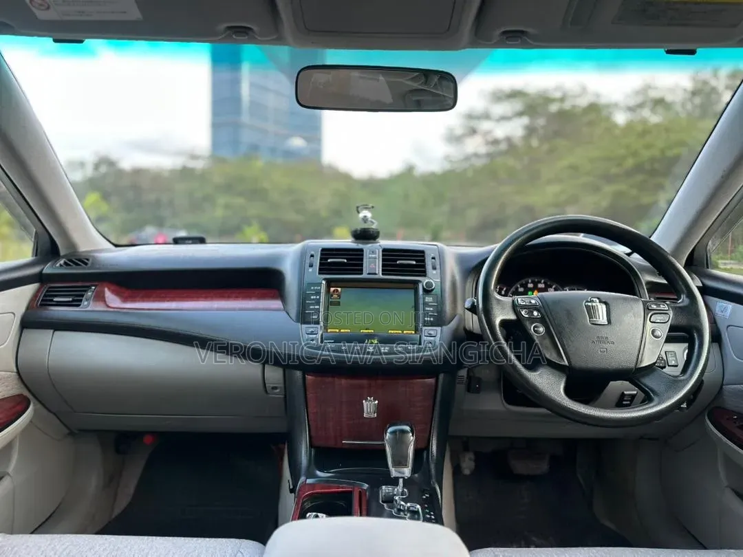 Toyota Crown 2008 White