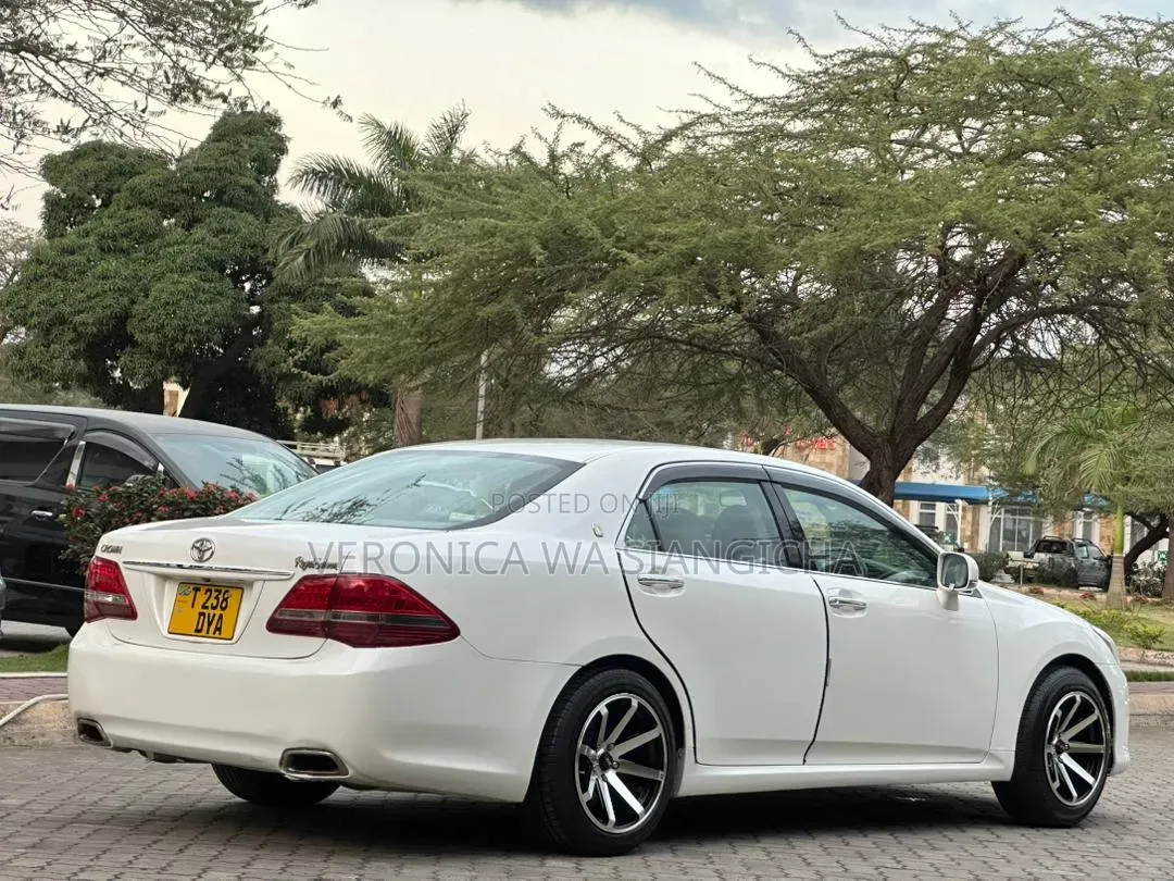 Toyota Crown 2008 White