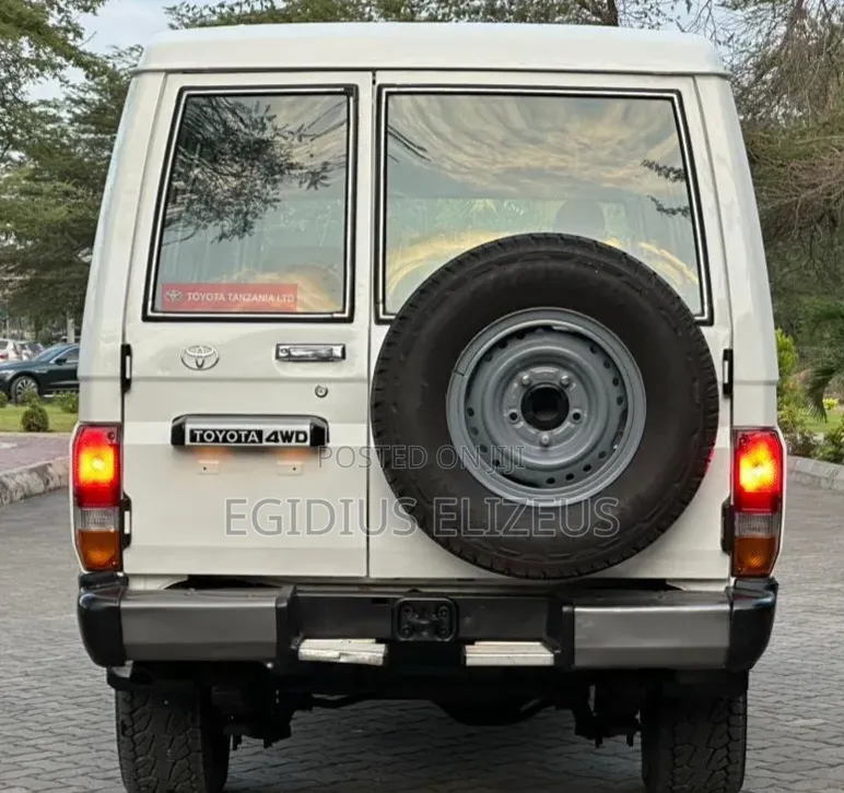 Toyota Land Cruiser 2008 White