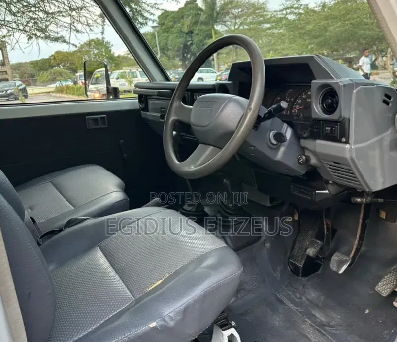 Toyota Land Cruiser 2008 White