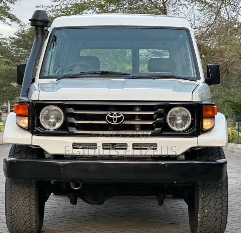Toyota Land Cruiser 2008 White