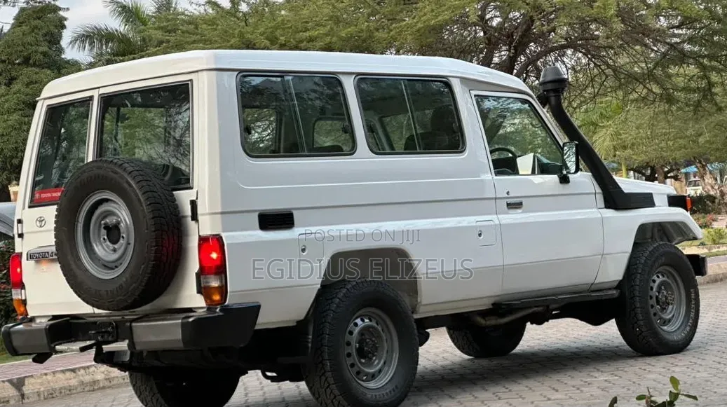 Toyota Land Cruiser 2008 White