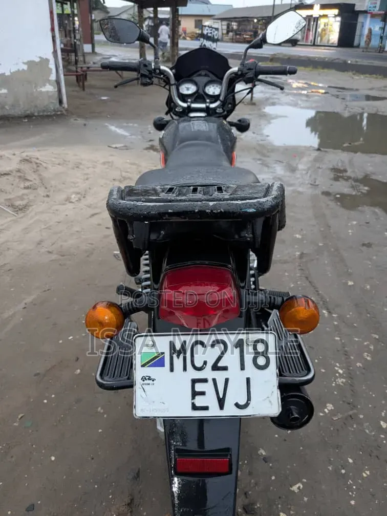 TVS HLX 125 2025 Black