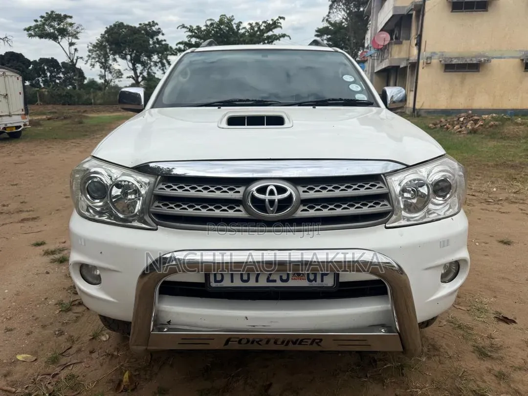 Toyota Fortuner 2012 White