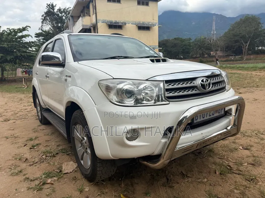 Toyota Fortuner 2012 White