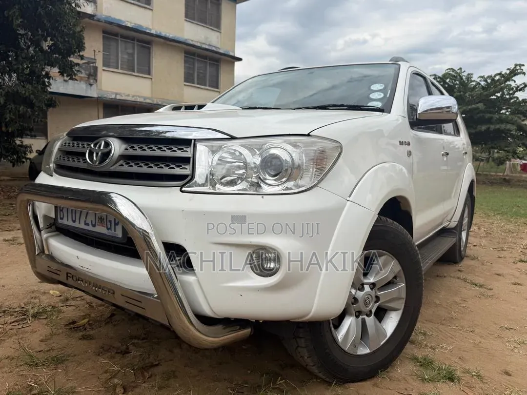Toyota Fortuner 2012 White