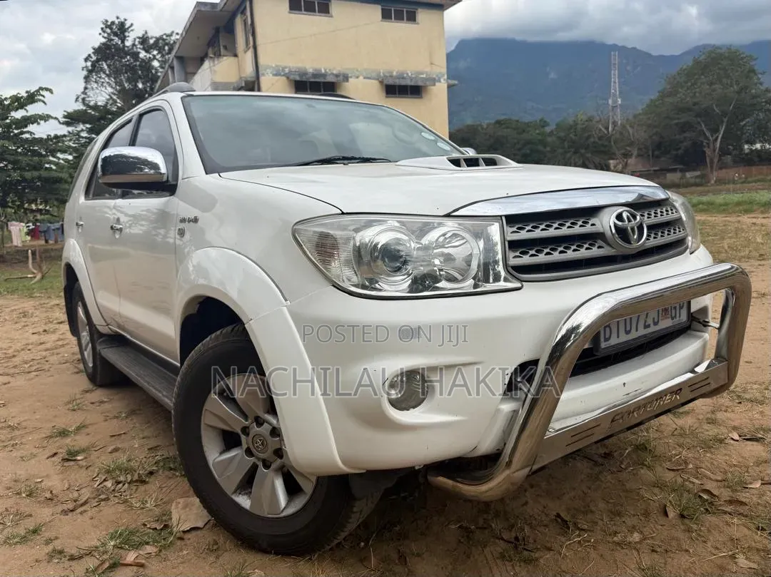 Toyota Fortuner 2012 White
