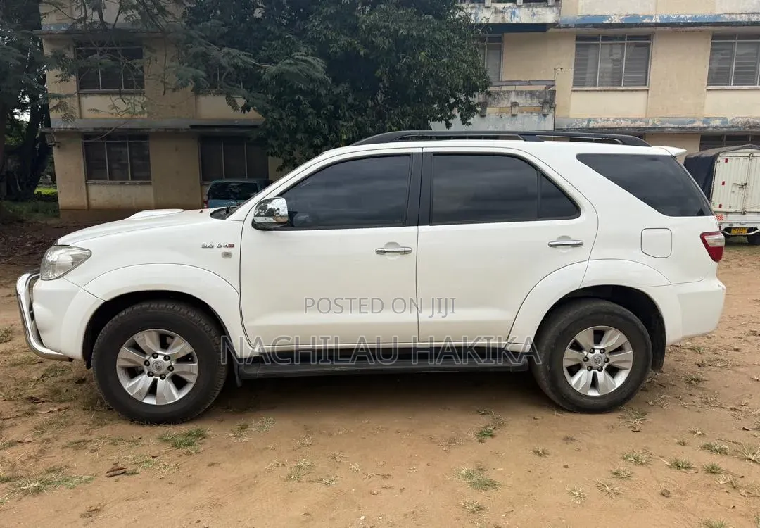 Toyota Fortuner 2012 White