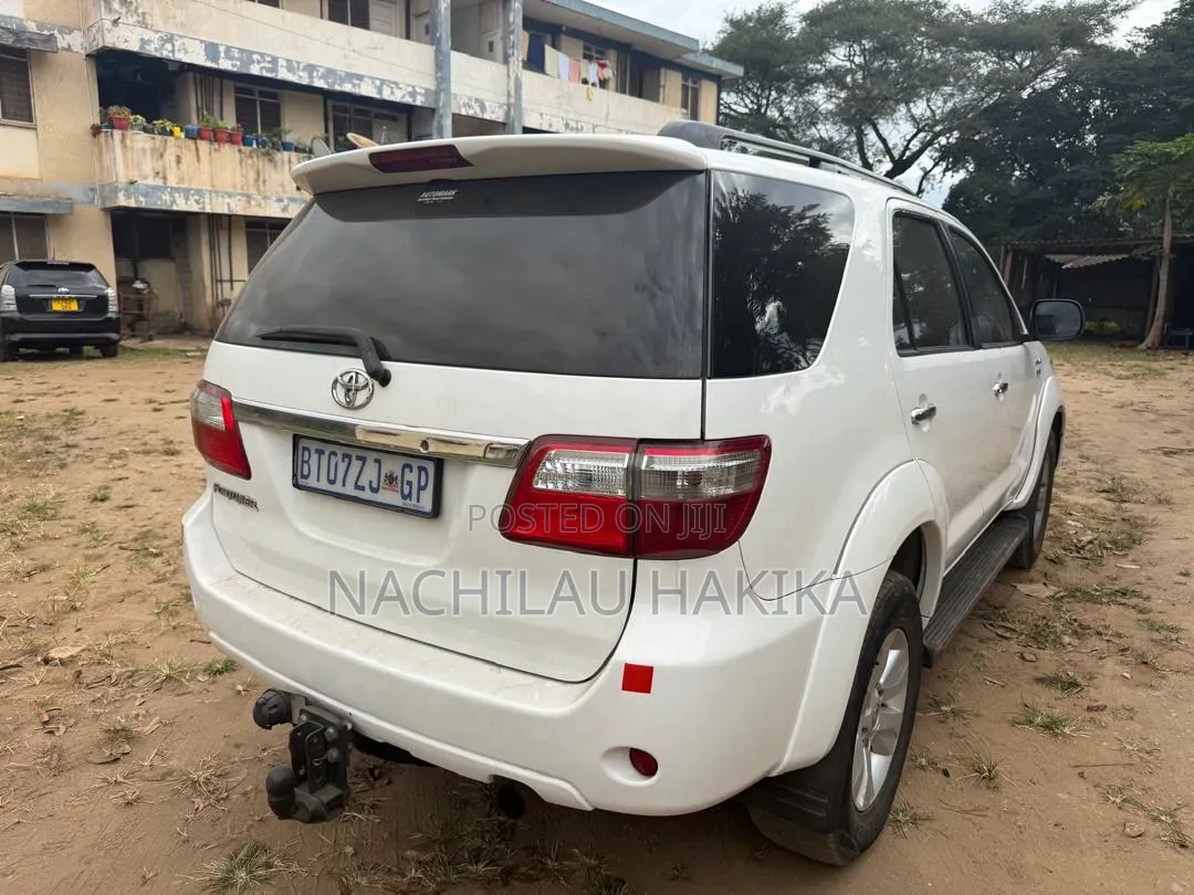 Toyota Fortuner 2012 White