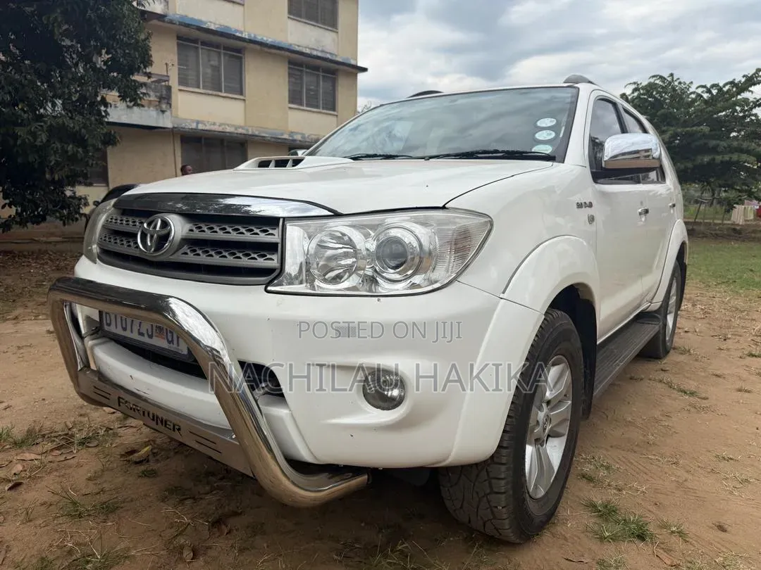 Toyota Fortuner 2012 White