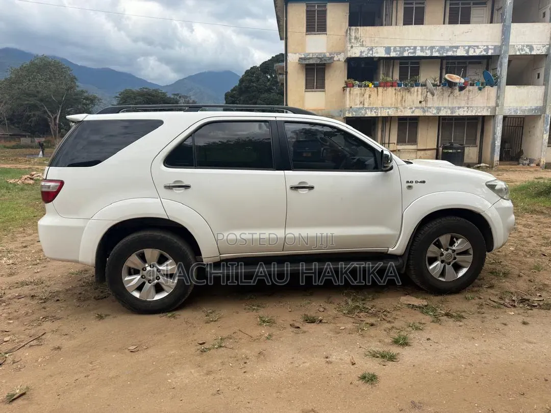 Toyota Fortuner 2012 White