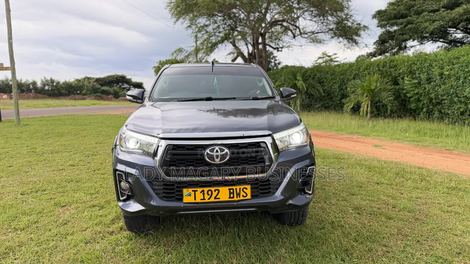 Toyota Hilux 2016 Gray